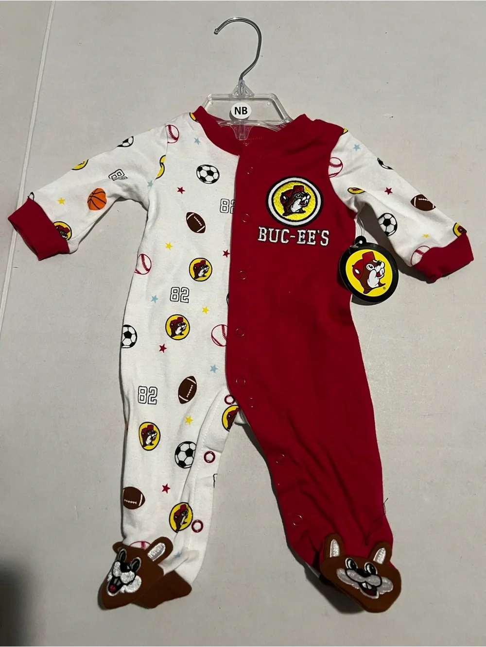 Buc-ee's sports baby footed sleeper Size 9 month's